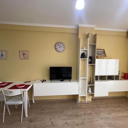 Ergi'S Host Apartment Тирана Екстер'єр фото