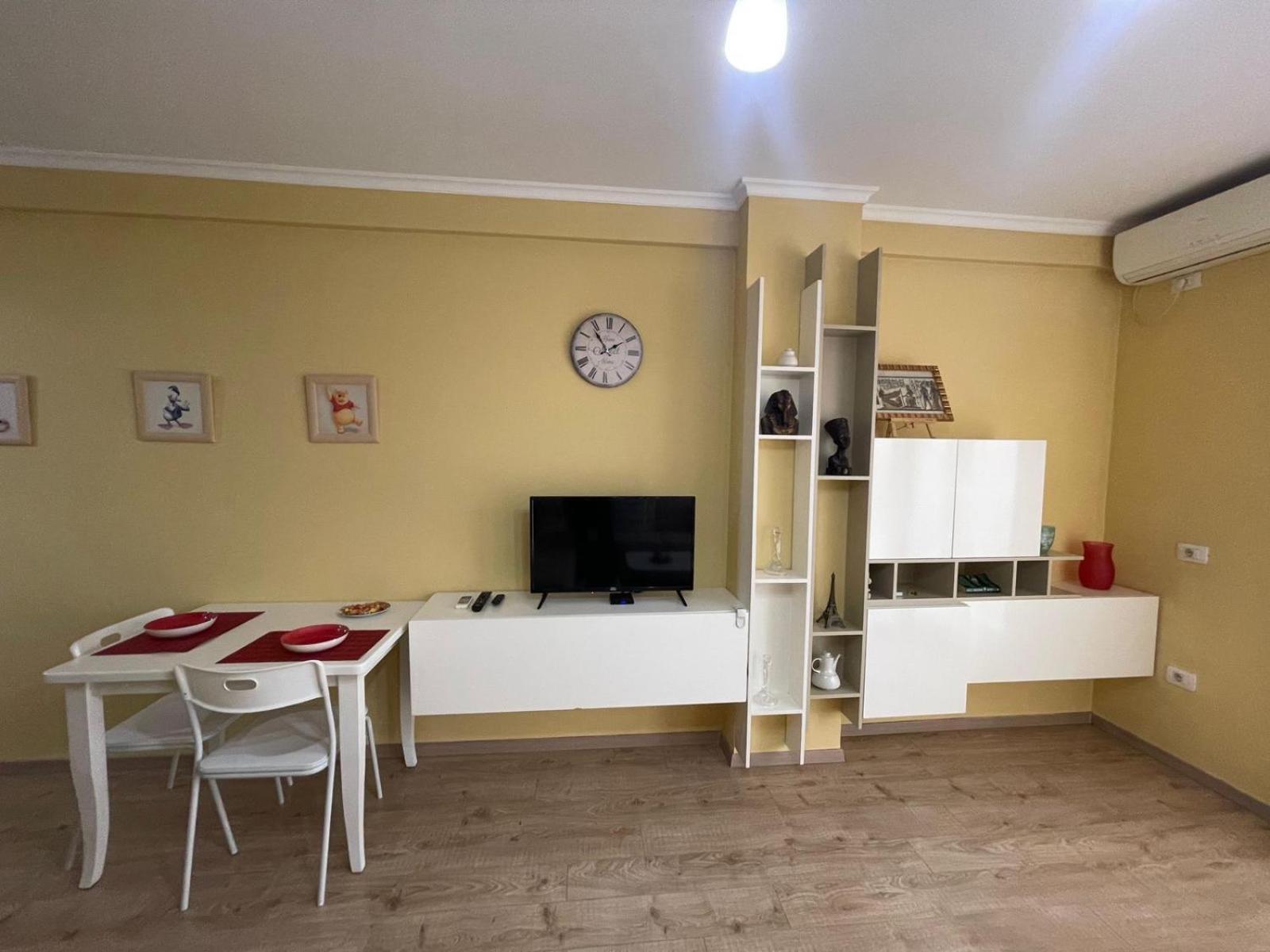 Ergi'S Host Apartment Тирана Екстер'єр фото