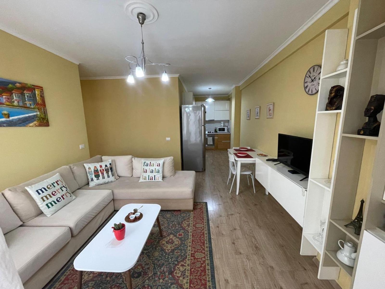 Ergi'S Host Apartment Тирана Екстер'єр фото