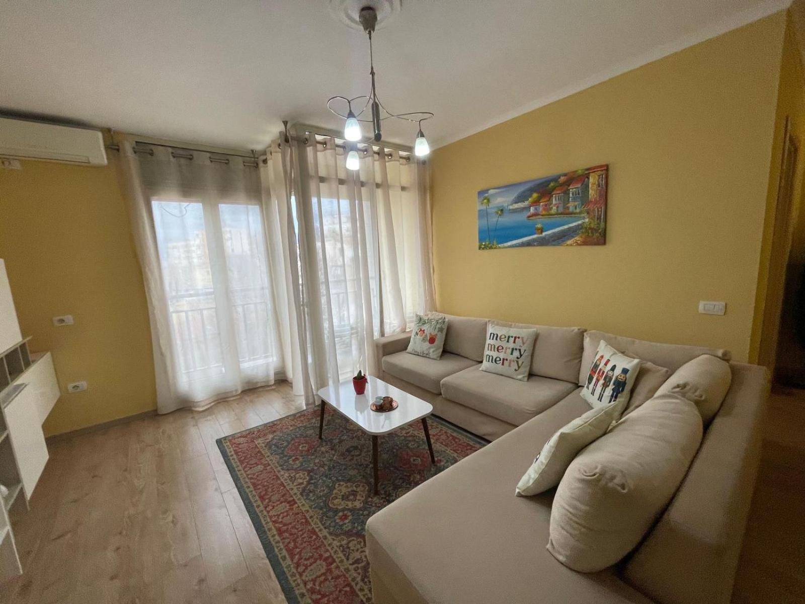 Ergi'S Host Apartment Тирана Екстер'єр фото